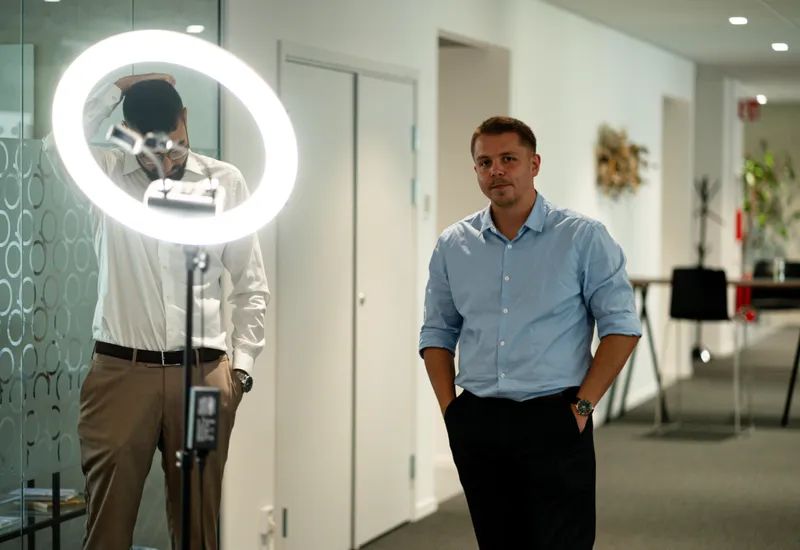 Inspelning med ringlampa på kontoret